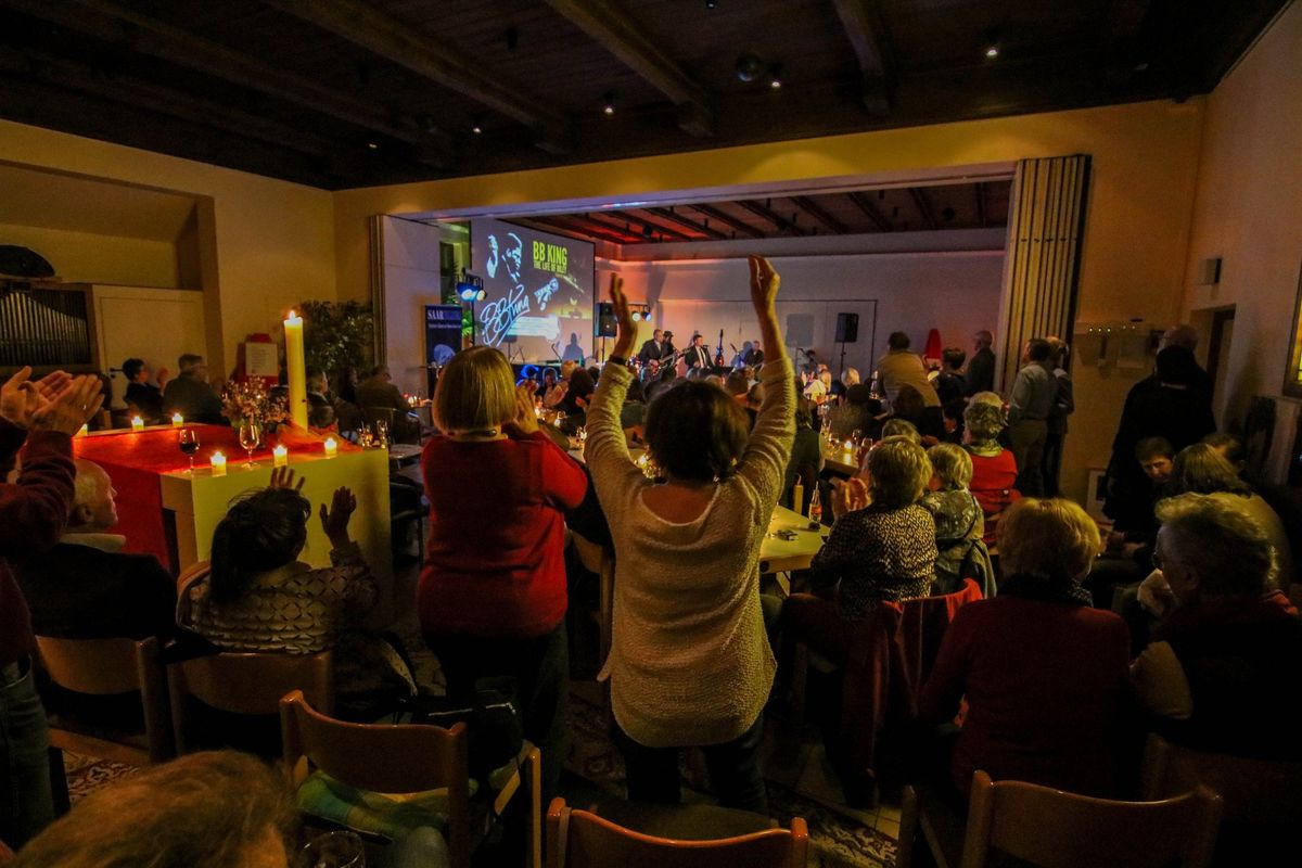 Blues Church in der Nacht der Kirchen