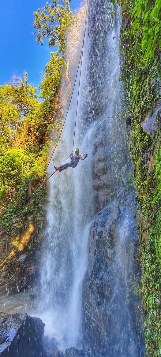 Rapel na cachoeira do inferninho