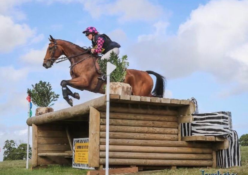 Flat work & Jump clinic with 4* Event rider Amy Struthers 