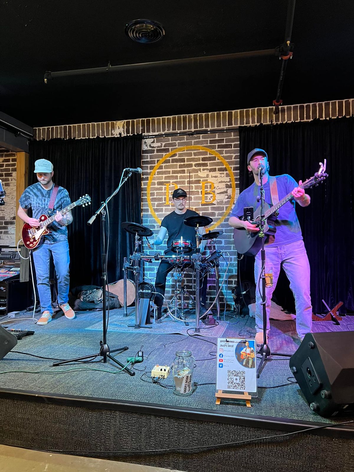 Harry Dean and the Dusty Boys - Live Music