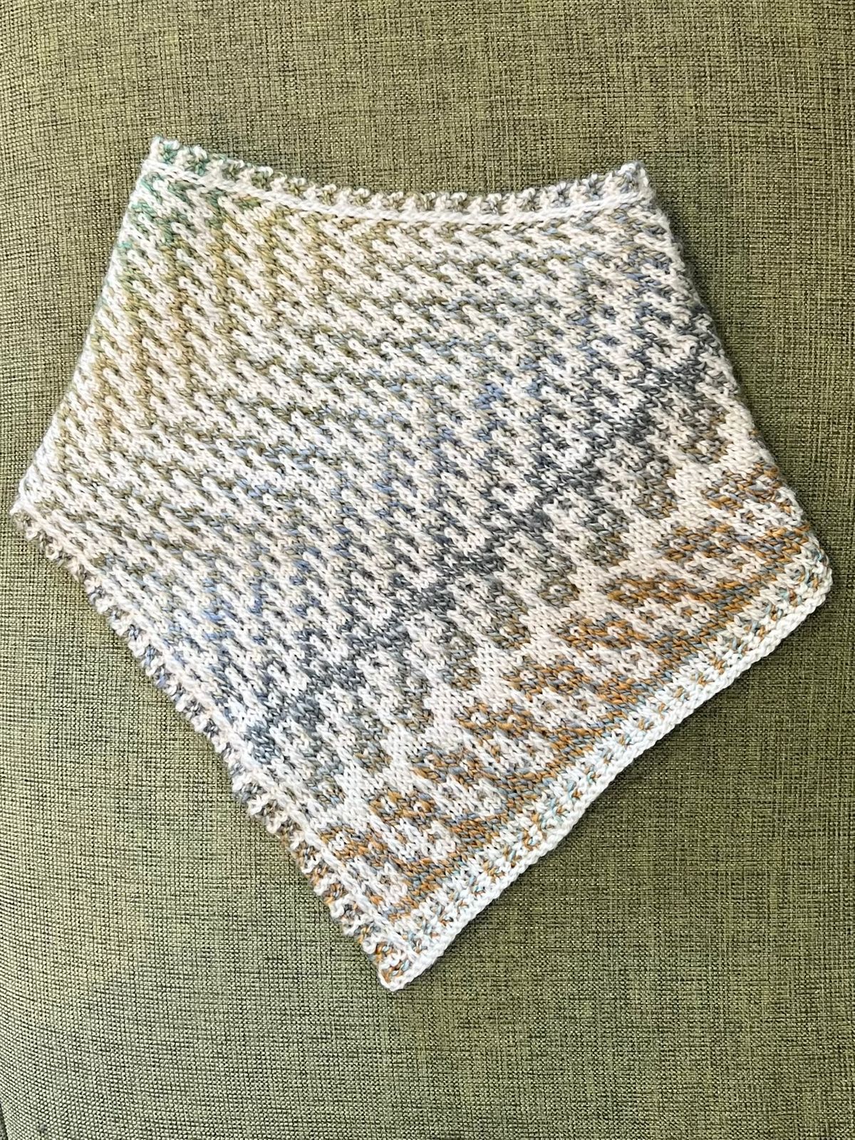 Dovetail Cowl - Mosaic Knitting