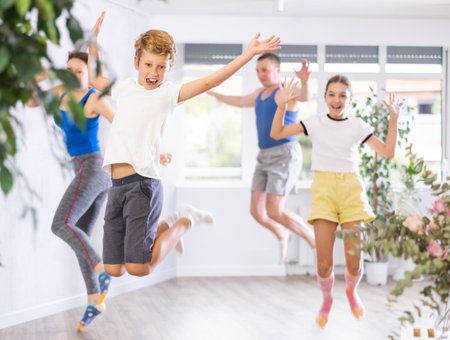 Atelier danse et chant enfants, pr\u00e9-ados, ados