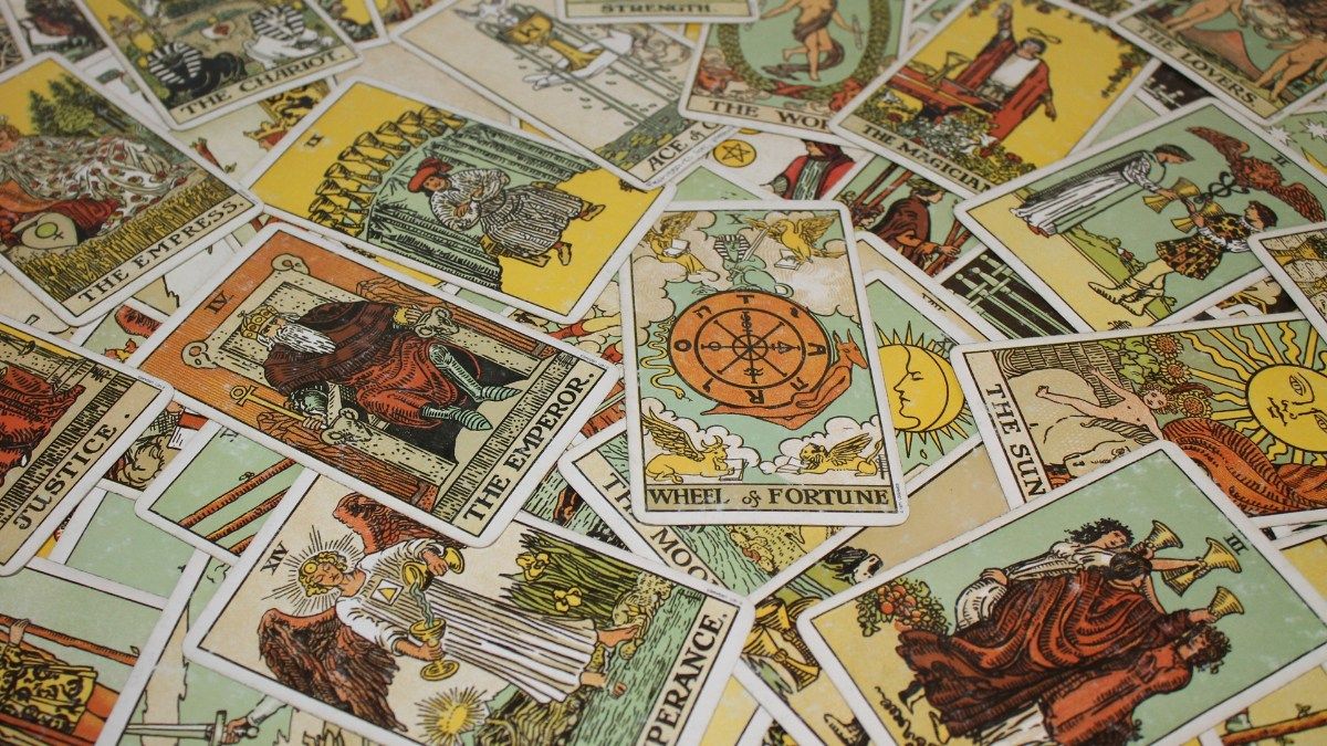 Intro to Tarot - with Holly