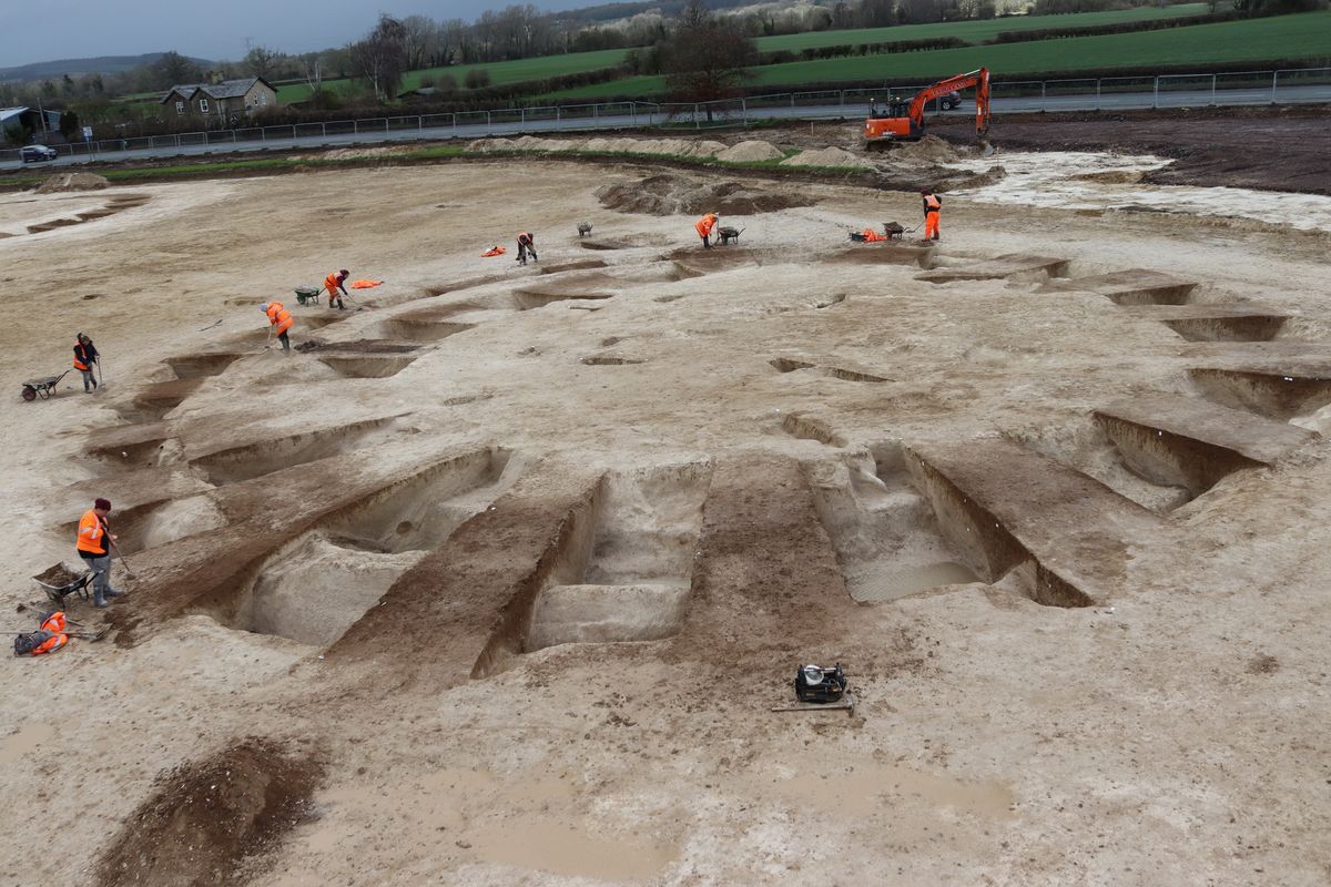 Talk:Lost and found \u2013 uncovering a major Bronze Age funerary landscape near Netherhampton, Salisbury