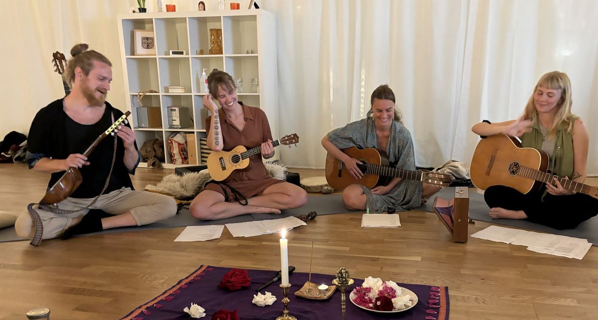 H\u00f6stevent - Kirtan och mantras\u00e5ng