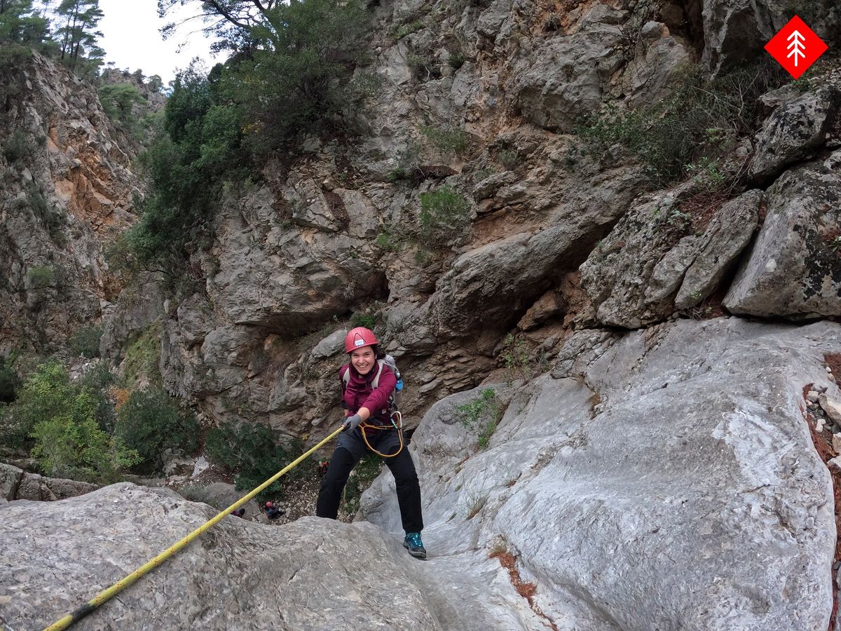 Canyoning \u03c3\u03c4\u03bf \u03a6\u03b1\u03c1\u03ac\u03b3\u03b3\u03b9 \u03c4\u03b7\u03c2 \u0393\u03b5\u03c1\u03b1\u03ba\u03af\u03bd\u03b1\u03c2, \u03a3\u03c7\u03af\u03bd\u03bf\u03c2, \u039b\u03bf\u03c5\u03c4\u03c1\u03ac\u03ba\u03b9