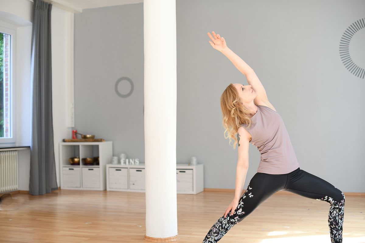 Chi Yoga - Einf\u00fchrung (14h TT) - mit Mel \/\/ im Studio & online