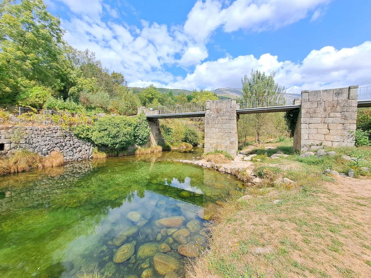 Caminhando em Aldeia de Xisto, Piscinas naturais e Visita \u00e0s Minas da Recheira