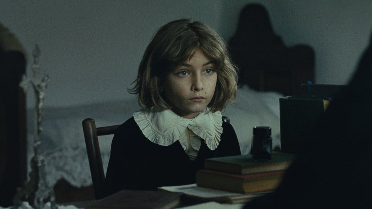 CHILDHOOD OF A LEADER | Klassiker p\u00e5 Spegeln