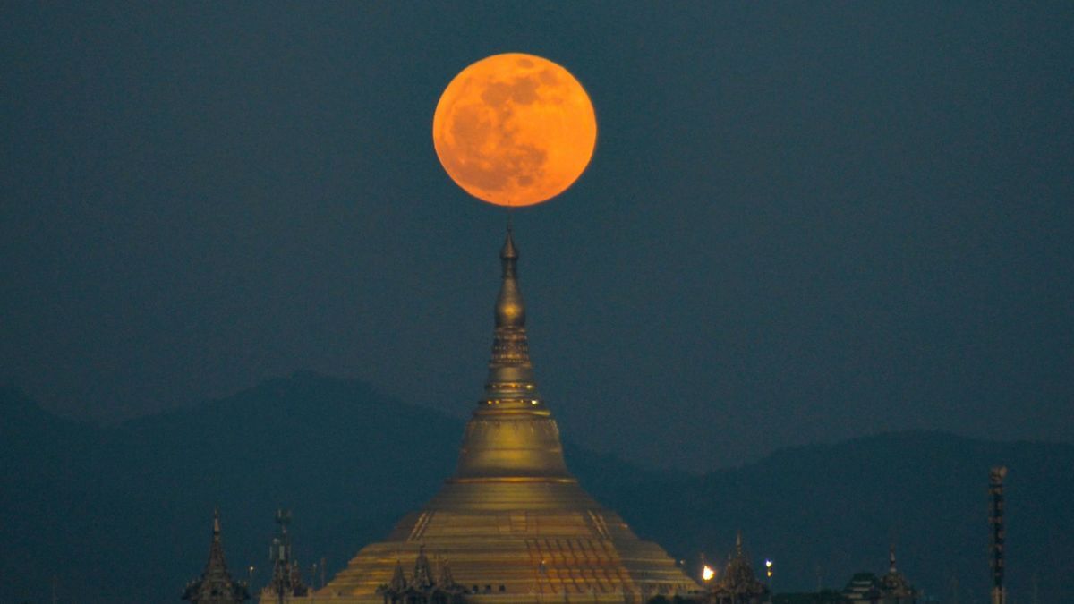 Sister Full Moon Circle Release Ceremony