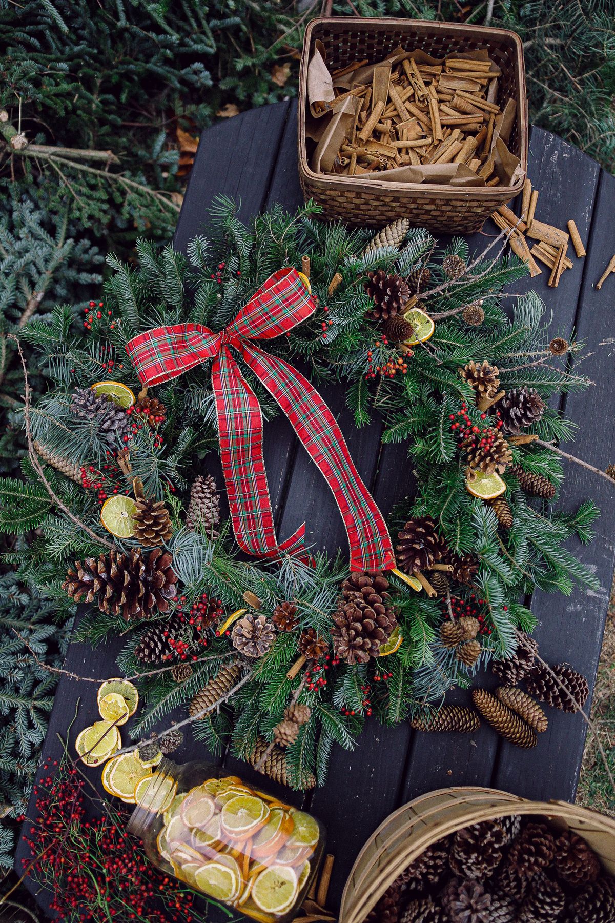 Flowerwell's Holiday Wreath Making Workshop : Fruit & Forage