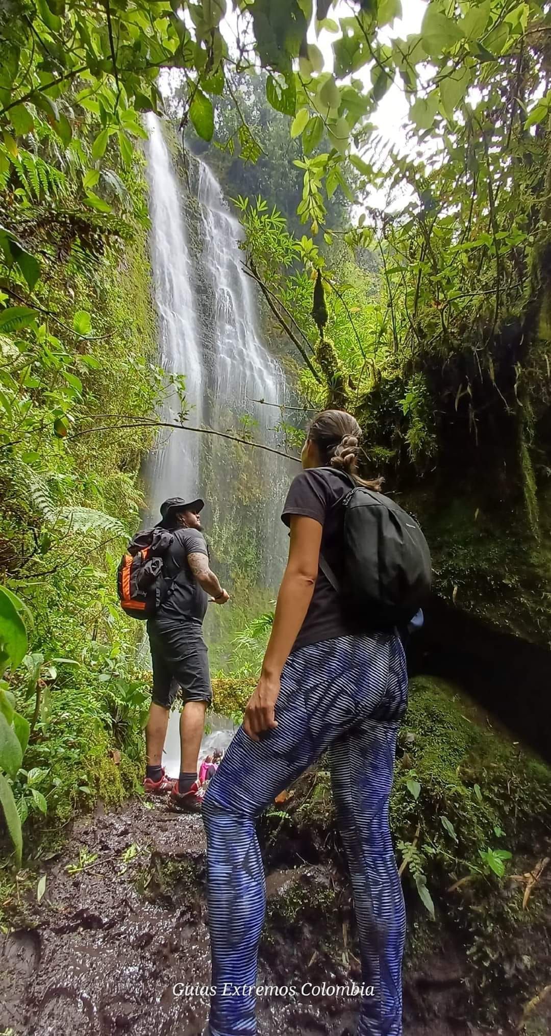 CAMINATA ECOLOGICA RESERVA LAS CASCADAS SIBATE CUNDIN