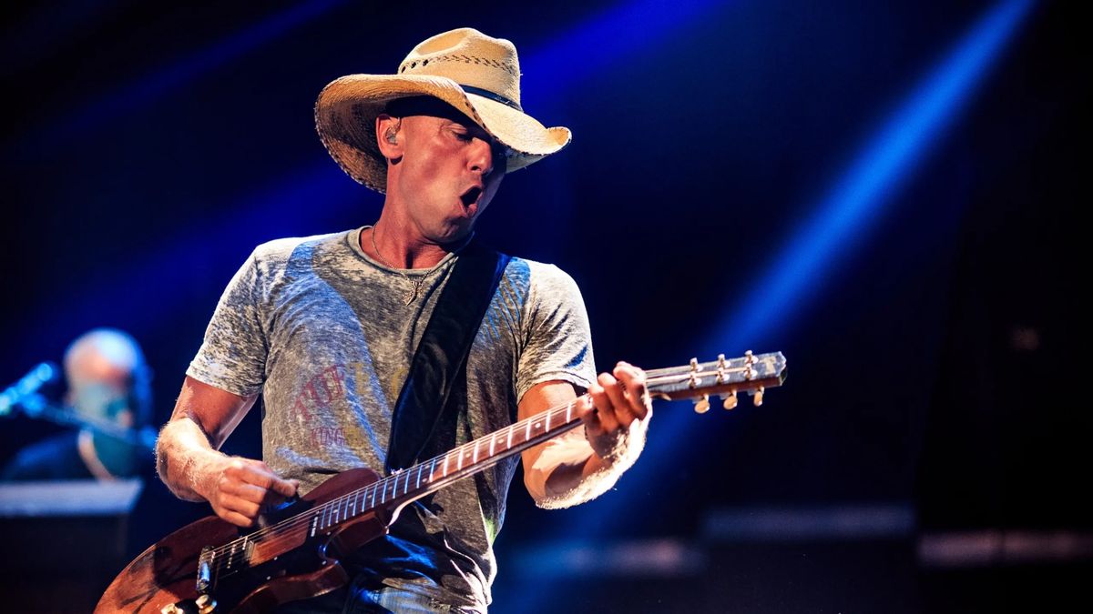 Kenny Chesney at Ruoff Music Center