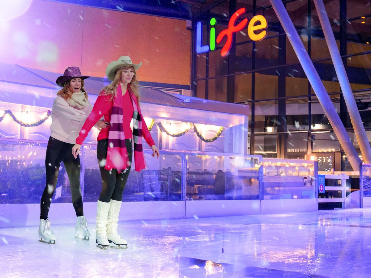 Skate it Off: Taylor Swift Ice Skating in Times Square