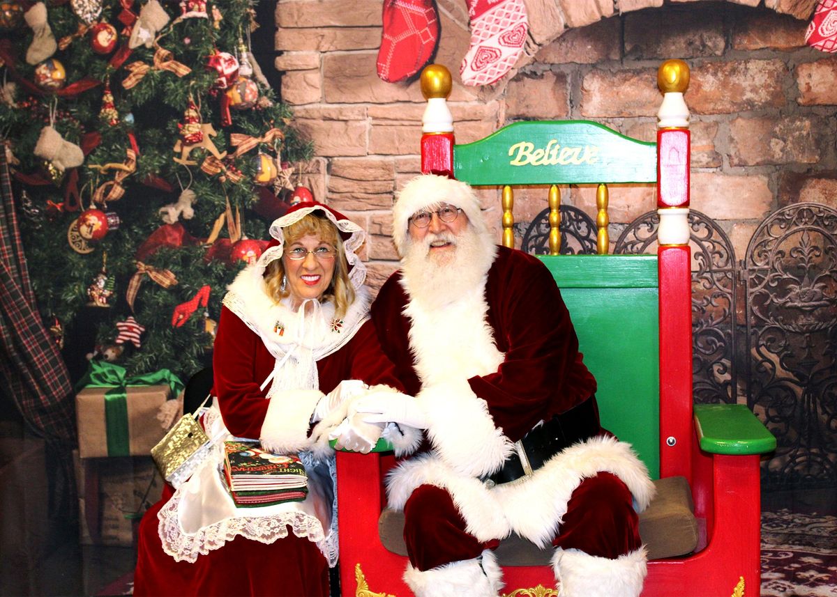 Photos with Santa & Mrs. Claus 