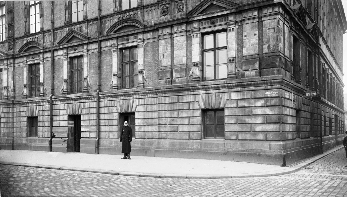 Stadsvandring: Polisens olika hus