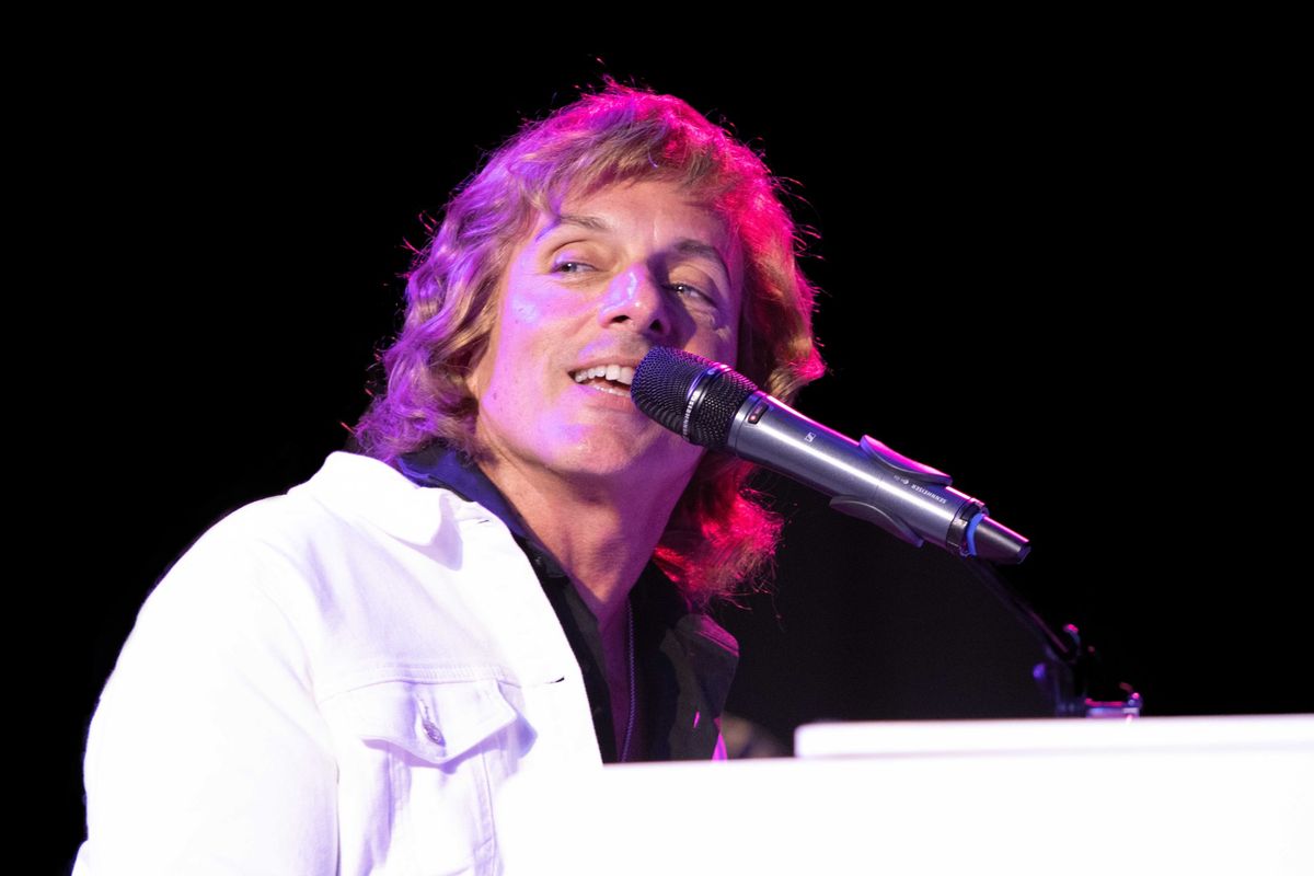 DAYBREAK \u2013 A Tribute to Barry Manilow