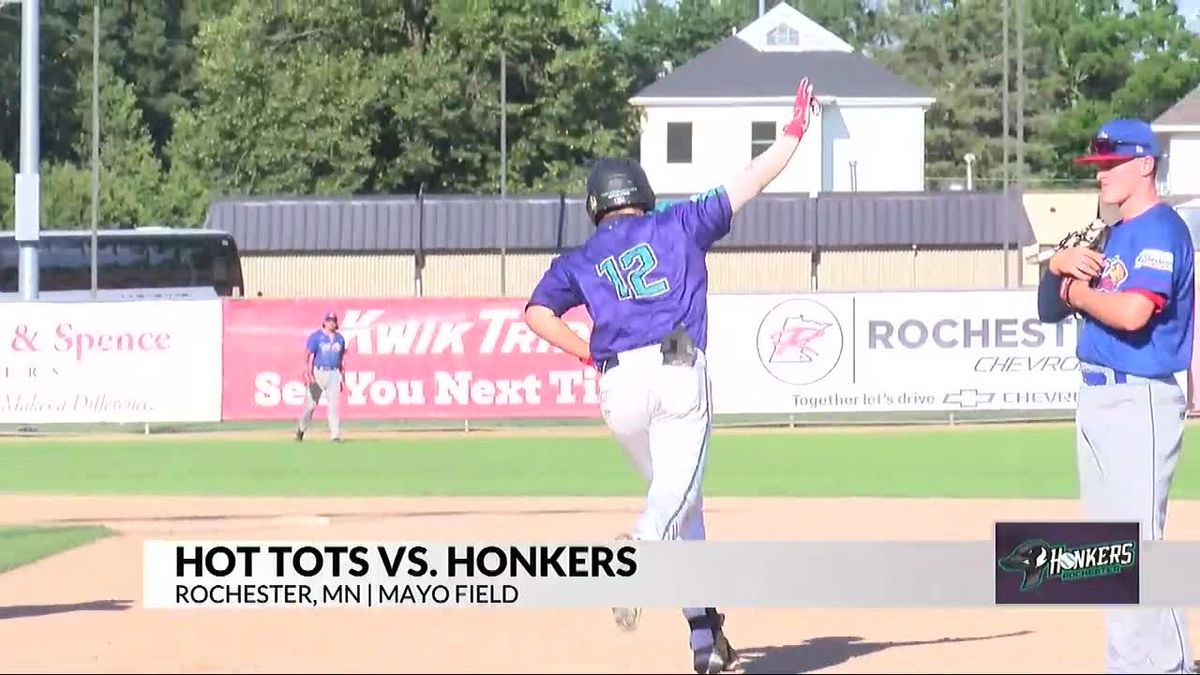 Minot Hot Tots at Rochester Honkers at Mayo Field