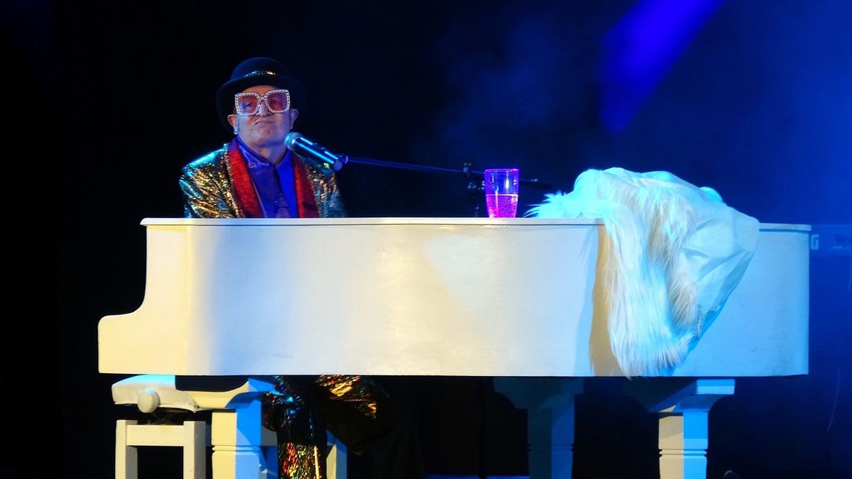 Elton John and the Piano Men - Out of the Square Show 