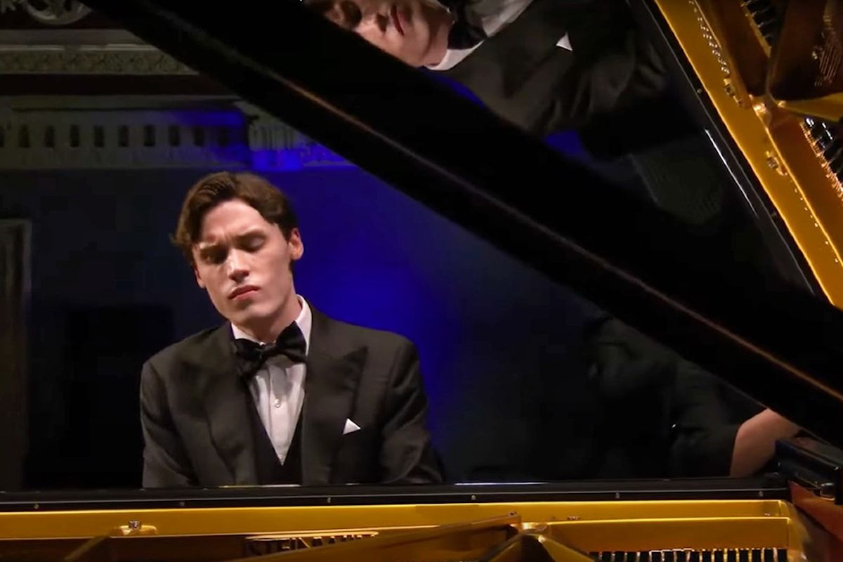 Parking Jaeden Izik-Dzurko Plays Rachmaninoff