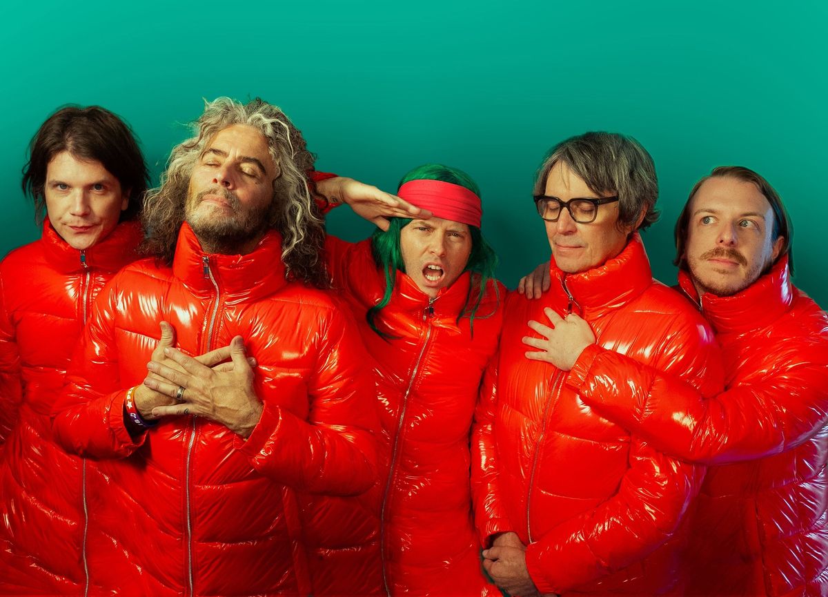 The Flaming Lips perform Yoshimi Battles the Pink Robots