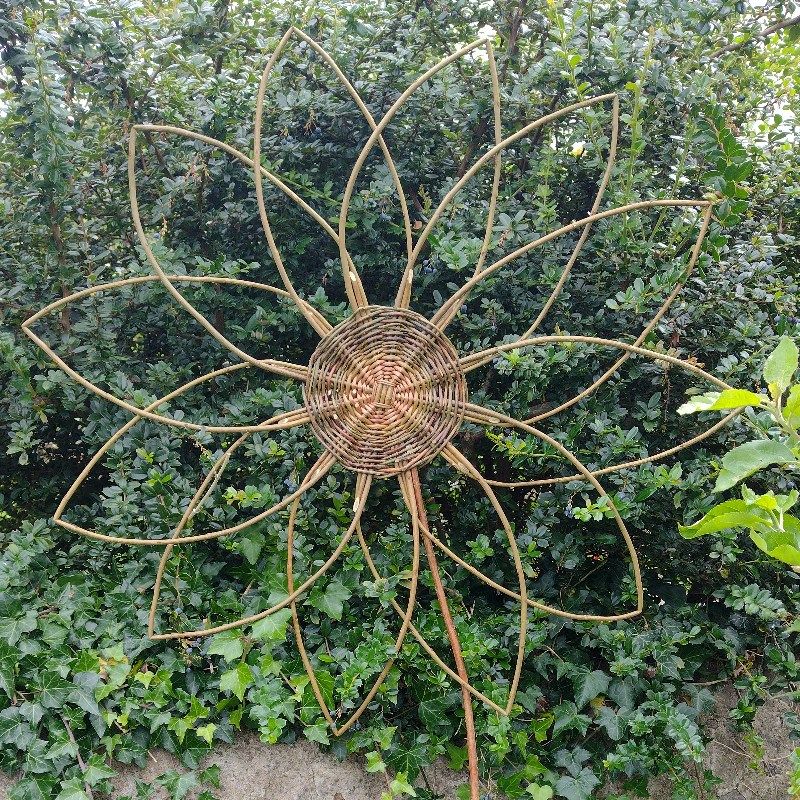 Willow weaving workshop - sunflowers and dragonflies