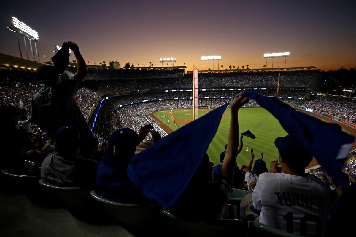 Parking Los Angeles Dodgers at Seattle Mariners