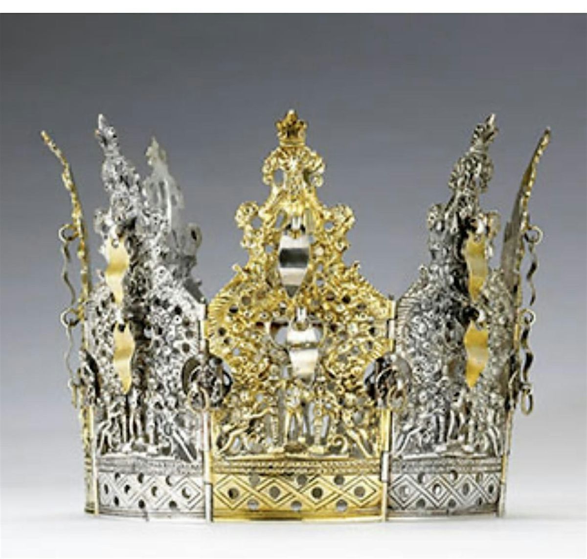 Crowning the North: A tour of the Mia exhibit for Norway House members