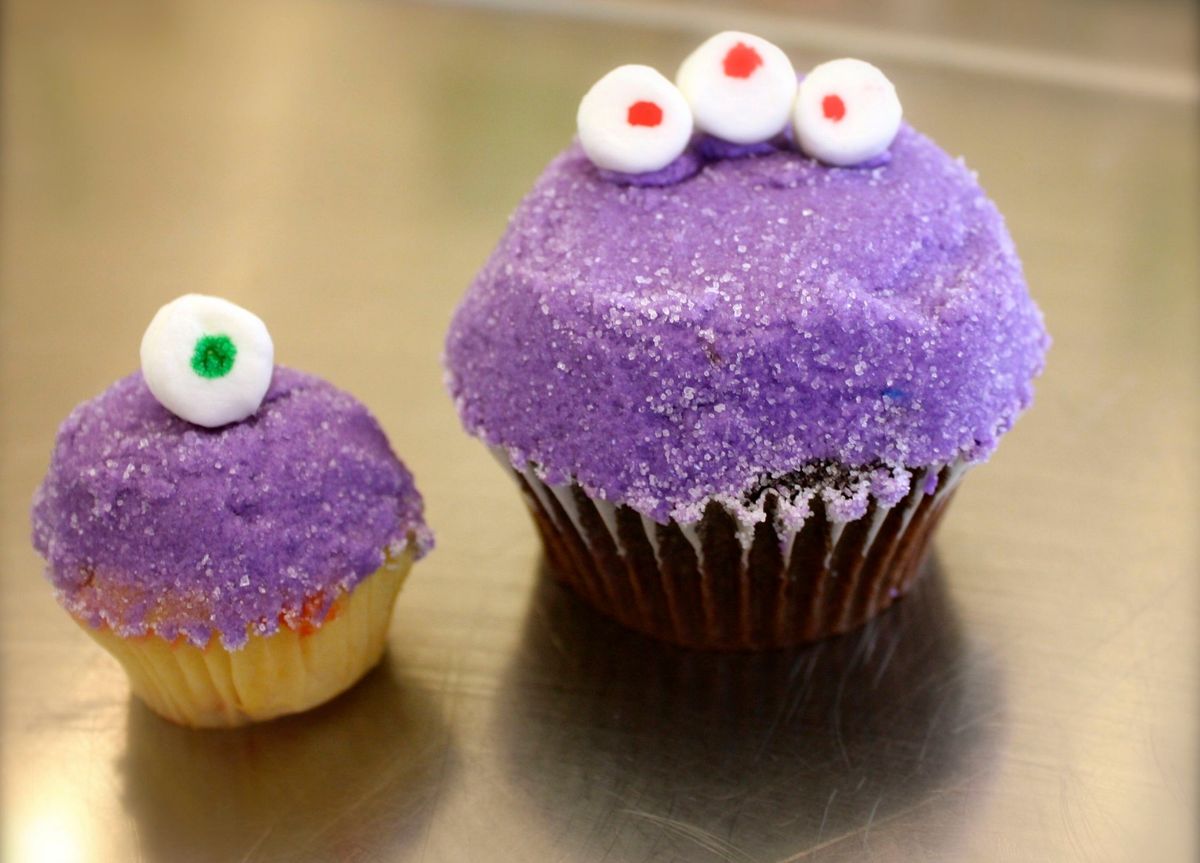 Halloween Spooky Cupcakes Class (Ages 2-8 w\/ Caregiver)