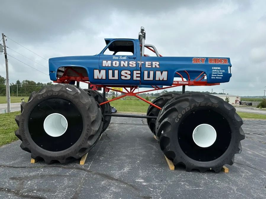 High Roller goes to International Monster Truck Museum and Hall of Fame Spring Show