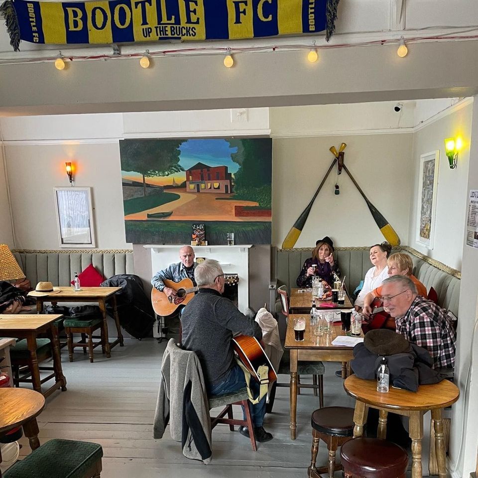 Cosy club at the Lock!