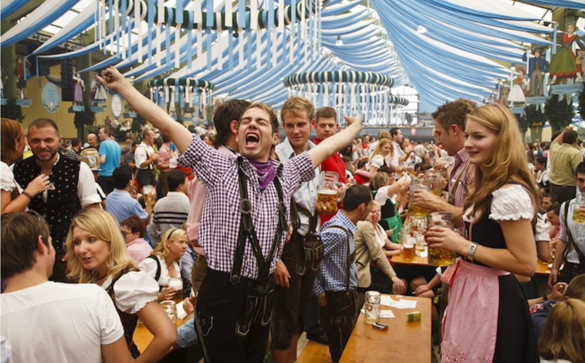 Oktoberfest med Pontus & Emelie p\u00e5 Kollektivkrogen!