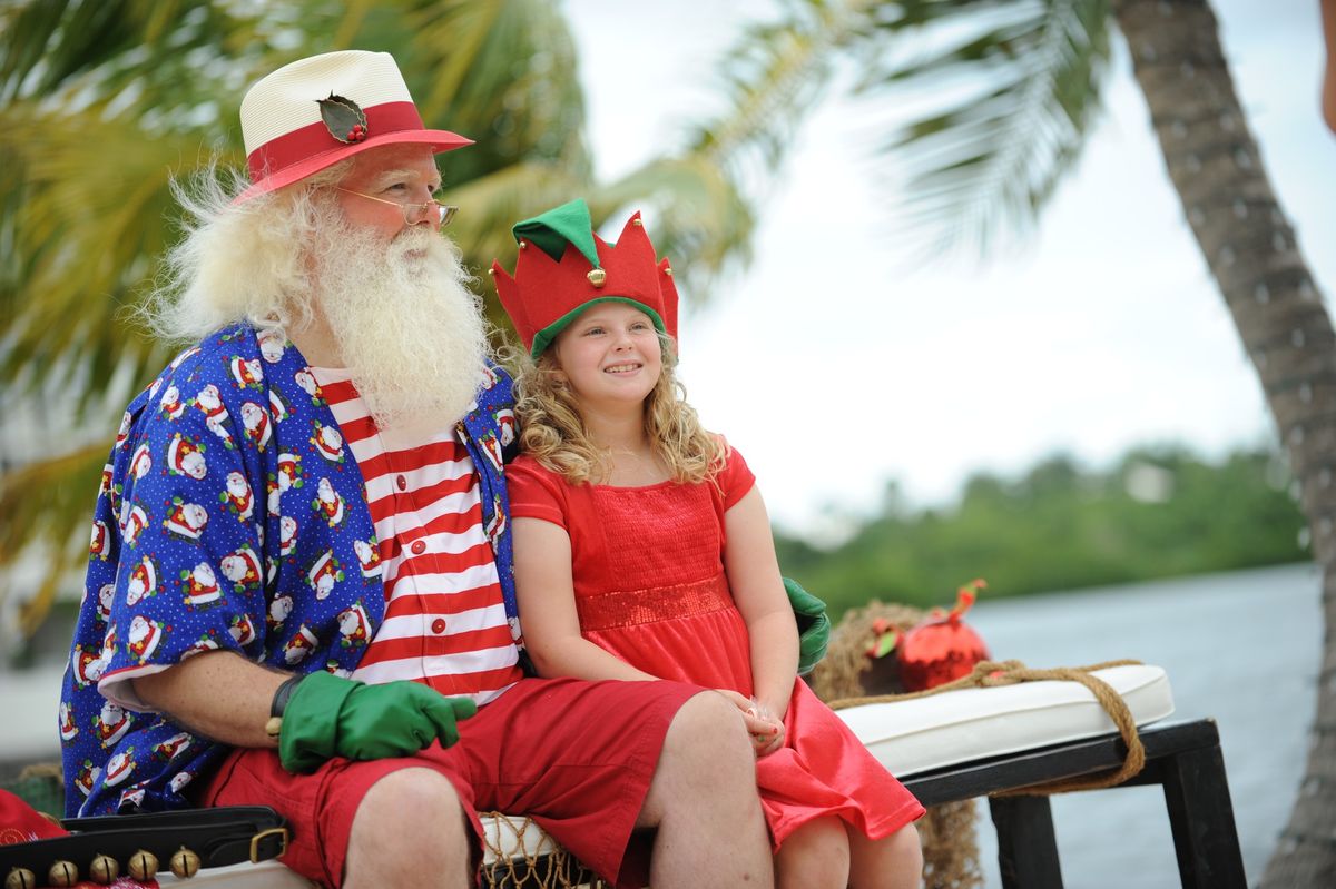 Island-style Santa Photos