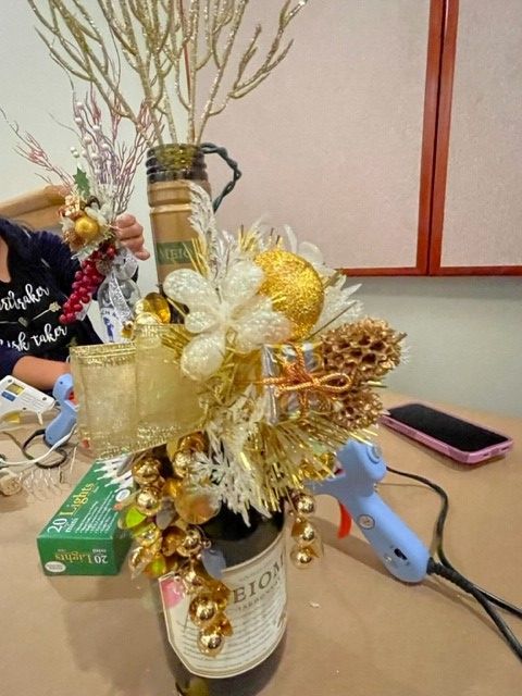 Adult Craft: Festive Bottle Craft