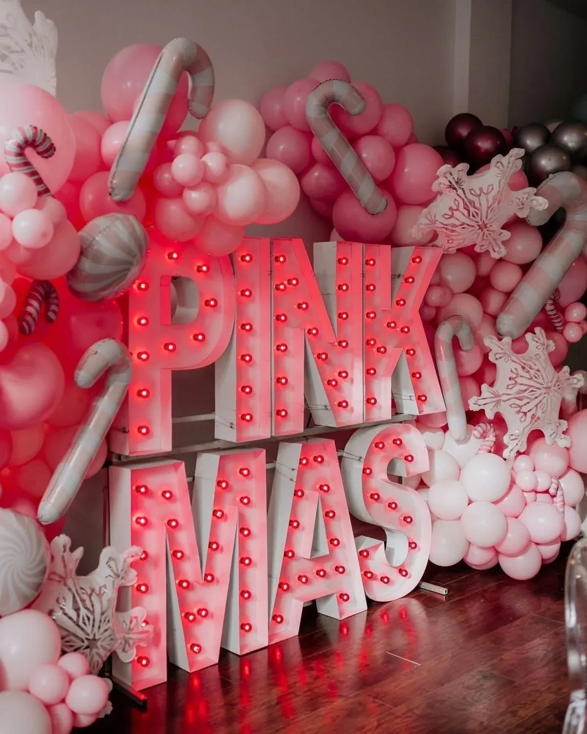 \ud83c\udf80 Pink Friendsmas \ud83c\udf80