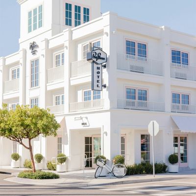 Bay Shores Peninsula Hotel