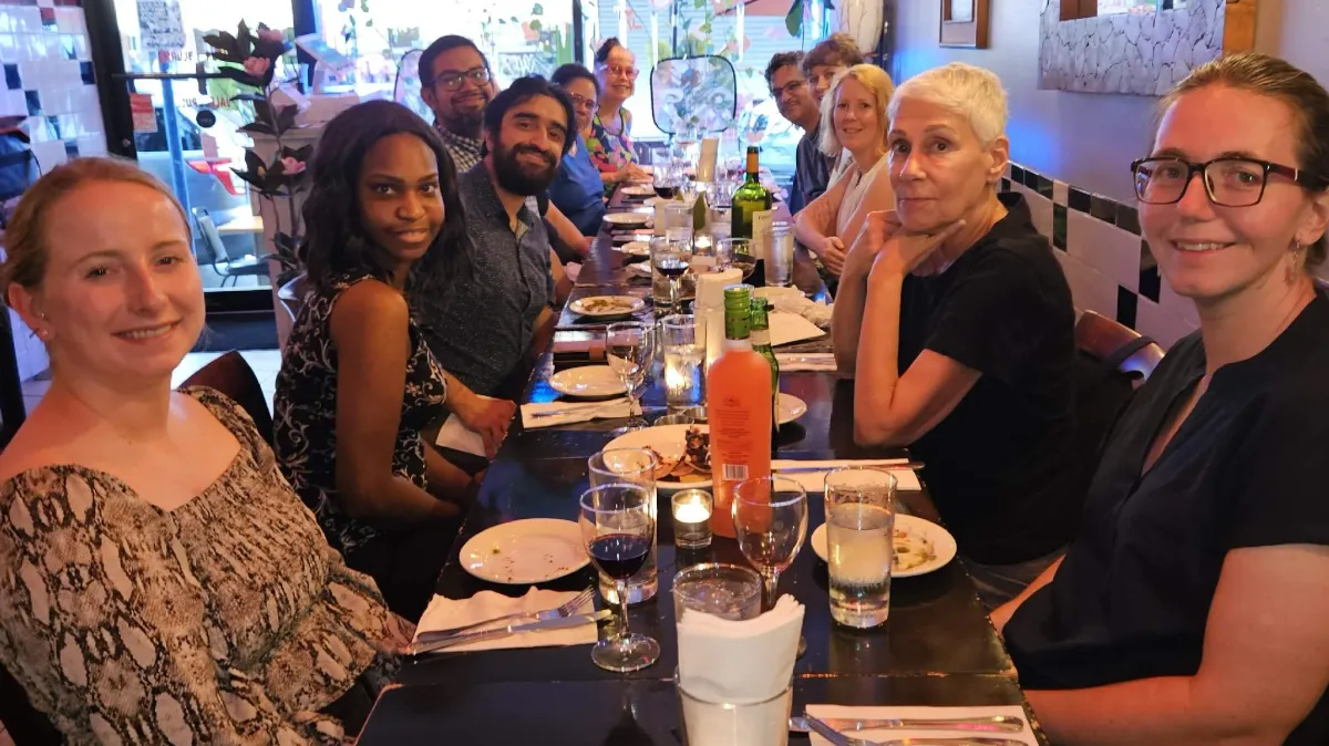 \u00a1Vamos a ver una pelicula'! 'Torah Tropical'