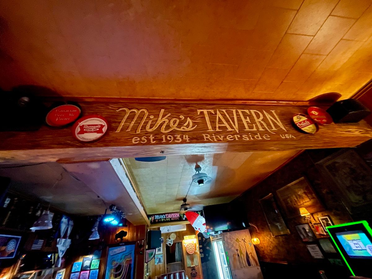 Daniel J Matz at Mike\u2019s Tavern