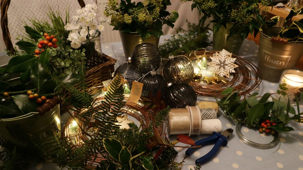 Christmas Table Centrepiece and Wreath Workshop at Benthall Hall 