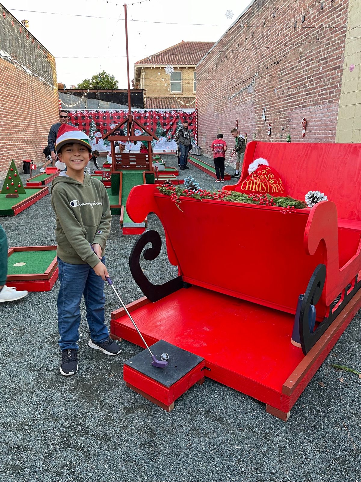 Putter\u2019s Holiday Pop-Up (Downtown Mini Golf)