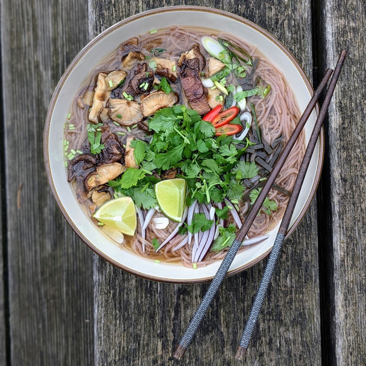 PHO & Z\u00c1VITKY: vietnamsk\u00e1 harmonie chut\u00ed v bistru Karl\u0161tejn 34