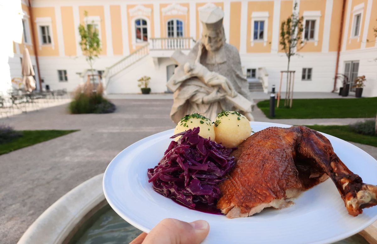 Gansl-Essen im Restaurant Loisbach