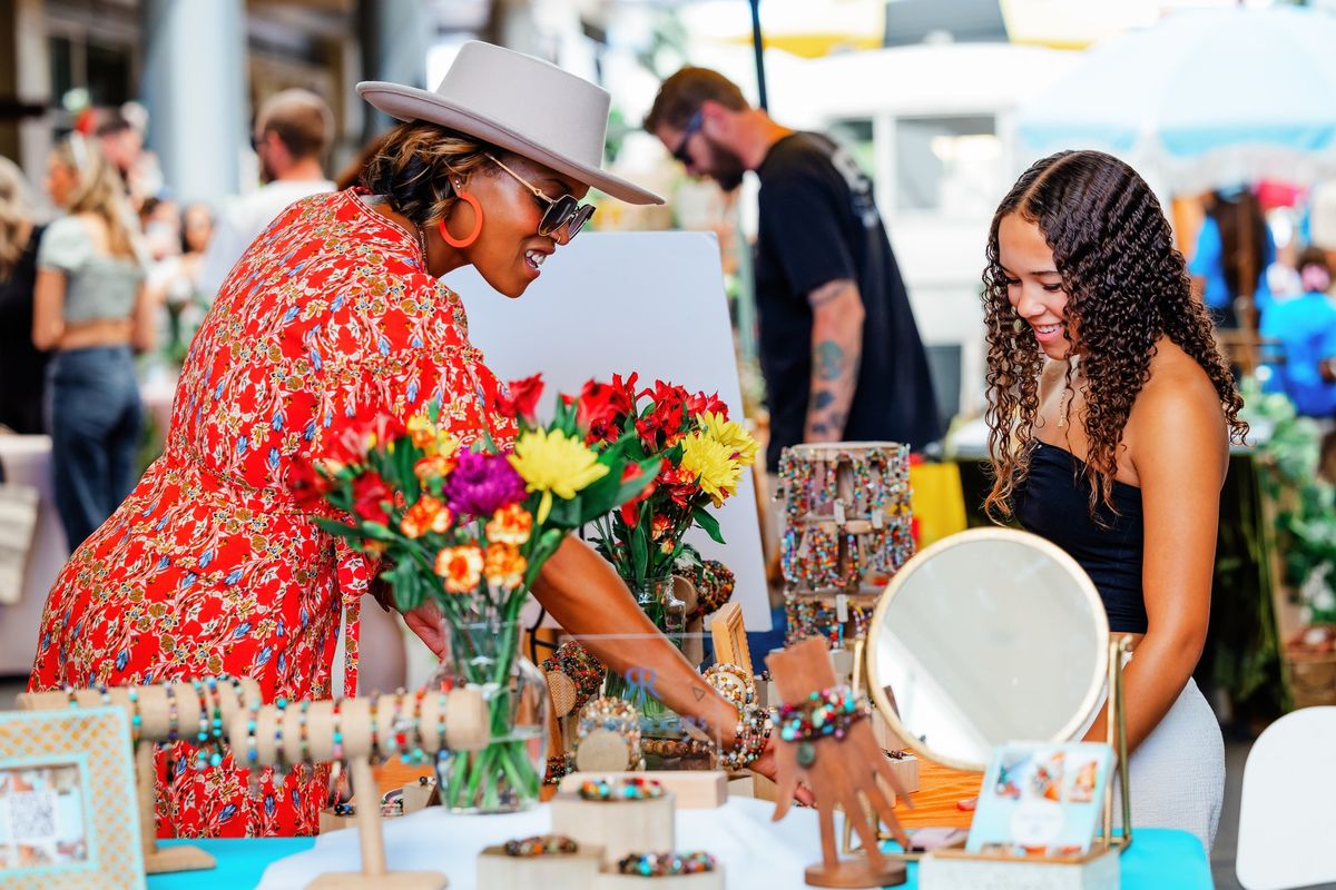 Sunday Stroll: Market in the Alley