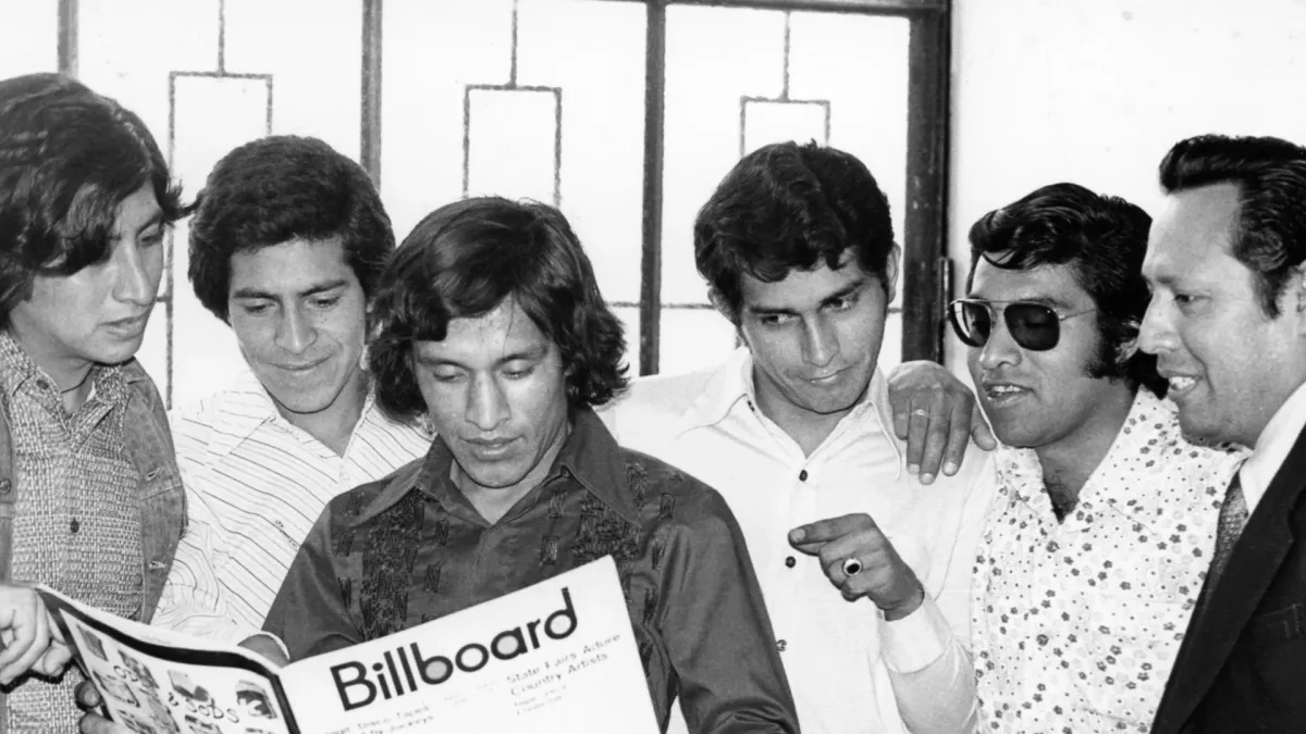 Los Pasteles Verdes, Los Solitarios in Lancaster