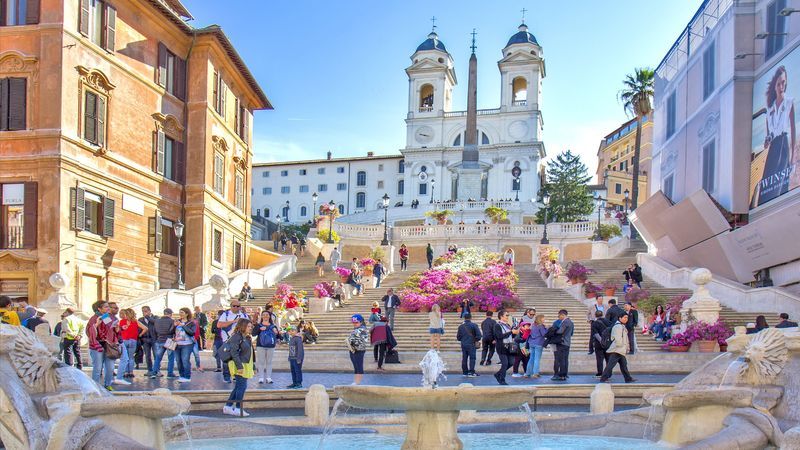 Le Piazze e le fontane pi\u00f9 celebri di Roma