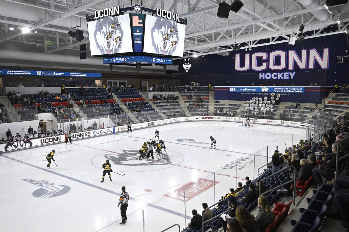 Merrimack Warriors at UConn Huskies Womens Hockey