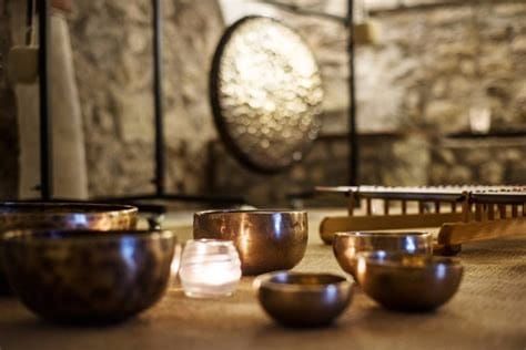 Bagno di Gong in cascina sulle colline moreniche con luna piena