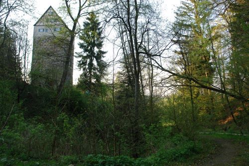 Naturpark aktiv 2024 - Sch\u00f6ne Wege, alte Kirchen und eine Turmh\u00fcgelburg
