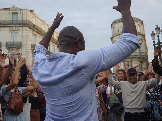 COURS DE DANSE DE SALIA SANOU \/ DANS LE CADRE DES 6 ANS DE TROPISME !