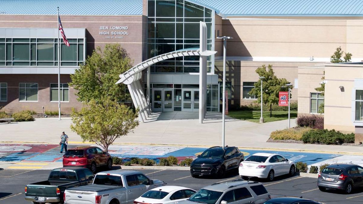 Parking Laura High